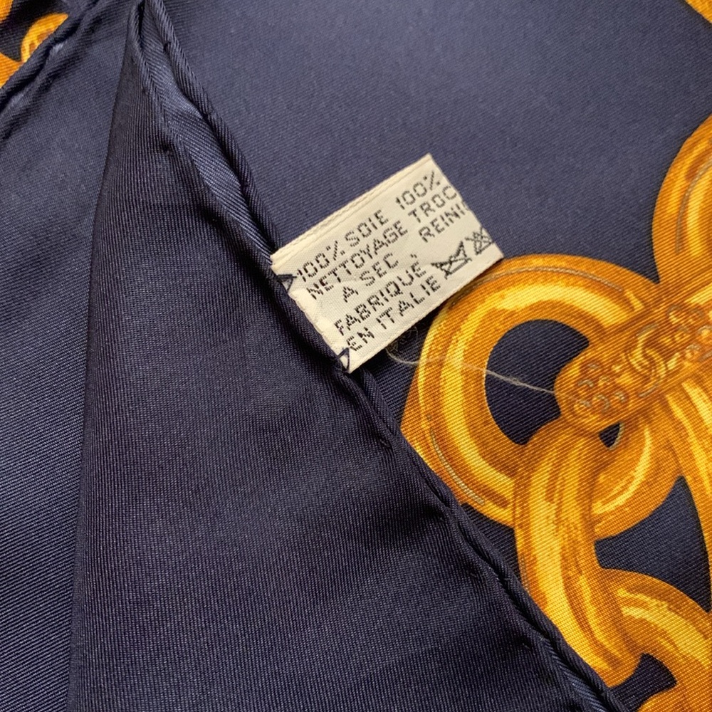 CHANEL  EUC Scarf in Black and Gold - Picture 5 of 9